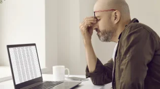 סובלים מלחץ וכאב בעיניים? קבלו 5 תרופות סבתא שעוזרות 