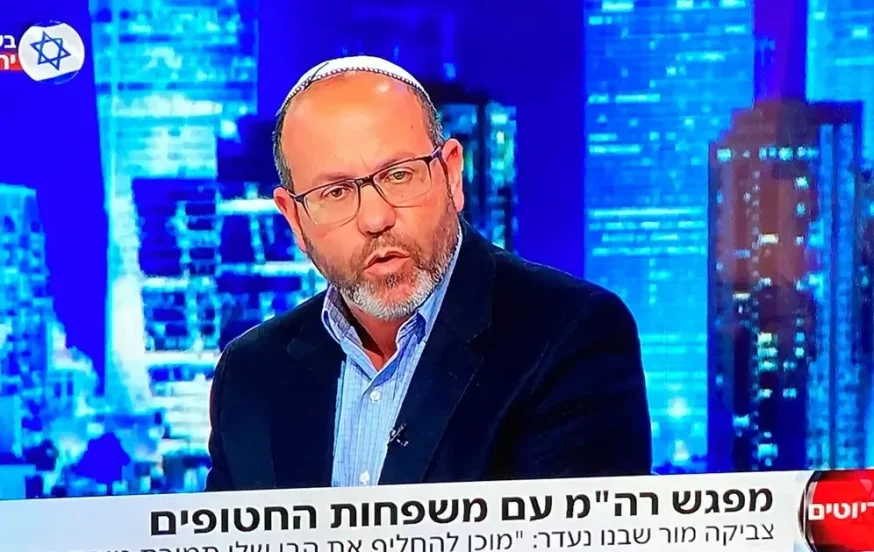 "הקבינט אמור לפעול בלי רגש": אביו של החטוף על המפגש הסוער "הקבינט אמור לפעול בלי רגש": אביו של החטוף על המפגש הסוער