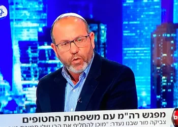 "הקבינט אמור לפעול בלי רגש": אביו של החטוף על המפגש הסוער