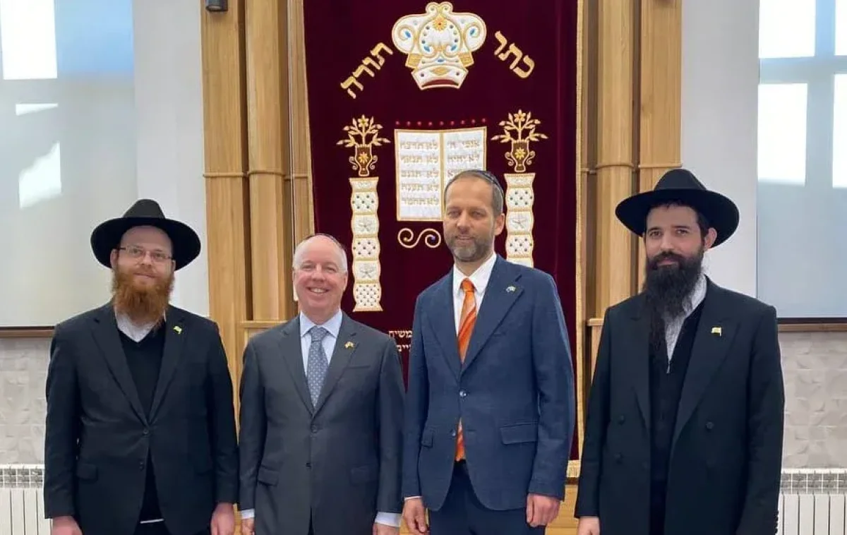 שגרירי האיחוד האירופי וארה"ב הדליקו נר חנוכה בבית הכנסת שגרירי האיחוד האירופי וארה"ב הדליקו נר חנוכה בבית הכנסת