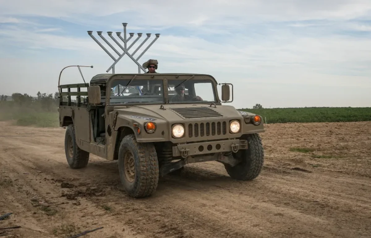 כיצד ינהגו חיילים בשטח? הרב הראשי בהלכות חנוכה ללוחמים