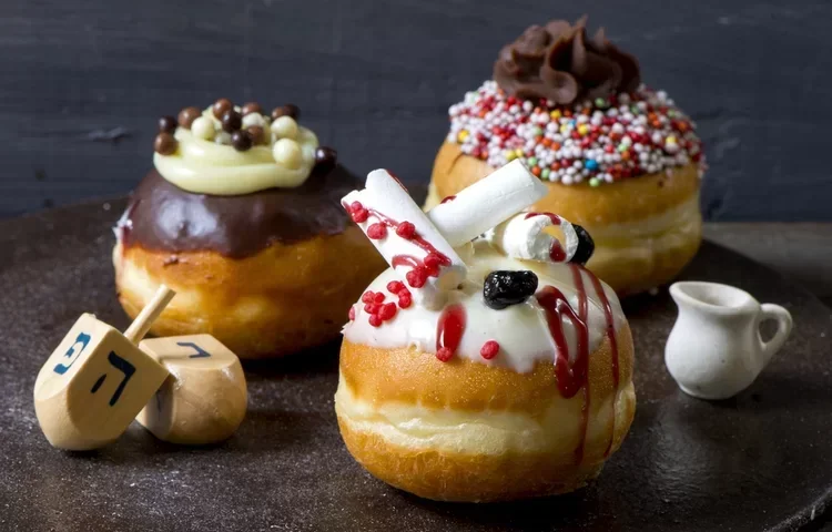 למה אוכלים סופגניות בחנוכה? מנהג אכילת סופגניות בחנוכה למה אוכלים סופגניות בחנוכה? מנהג אכילת סופגניות בחנוכה