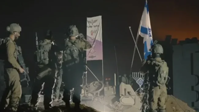 חיילי צה''ל בהדלקת חנוכה מרגשת בכיכר המרכזית של עזה