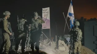 חיילי צה''ל בהדלקת חנוכה מרגשת בכיכר המרכזית של עזה