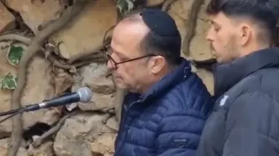 האב השכול הורד מהתוכנית: "לא ראיתי שפותחים מהדורה בתפילה"