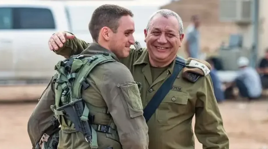 בצל השכול: השר אייזנקוט פנה אל צוות בנו באזכרה במסר מצמרר