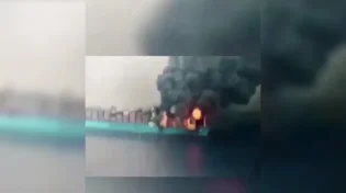 תיעוד מחופי תימן: ספינת ענה הותקפה ועולה בלהבות