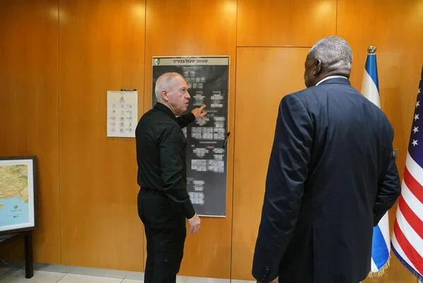 גלנט הציג לאוסטין את "סטטוס סיכול בכירים" גלנט הציג לאוסטין את "סטטוס סיכול בכירים"