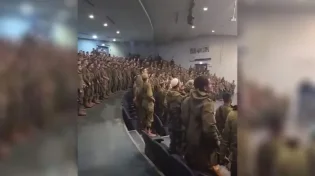 מאות חיילים בשירת "אני מאמין"