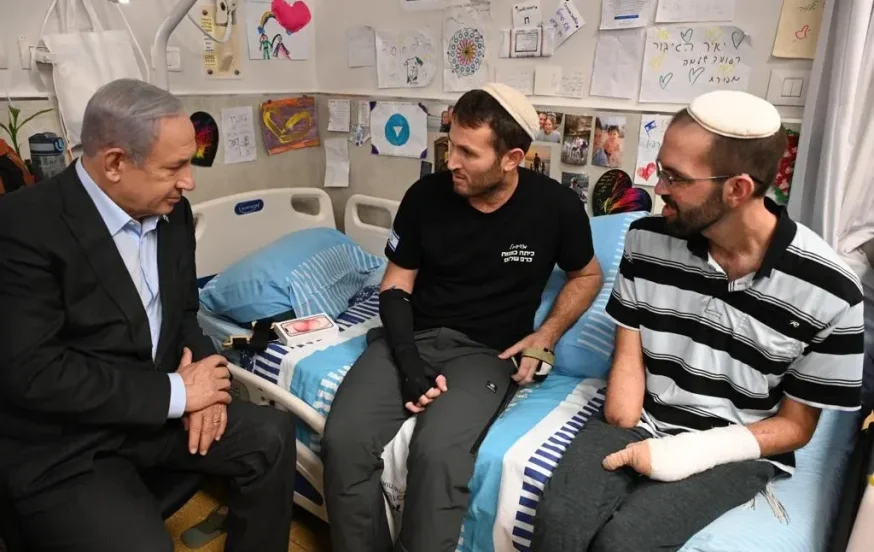 שילוב של ניסים וגבורה עילאית: נתניהו ביקר את החיילים שנפצעו שילוב של ניסים וגבורה עילאית: נתניהו ביקר את החיילים שנפצעו