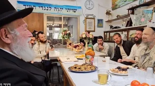 לאחר שעבר ייסורים: הרב זילברשטיין הגיע למעונו של הרב קוק