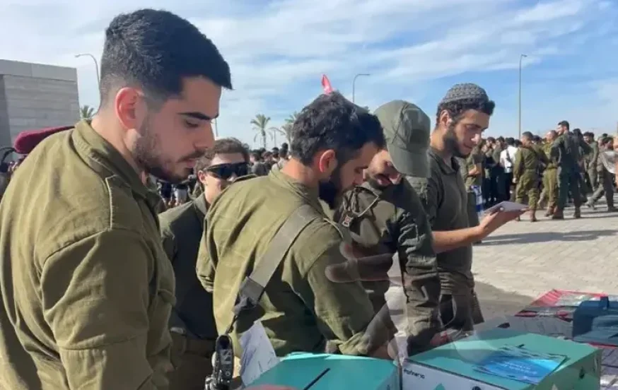 היוזמה המרגשת בצה"ל: שליחת גלויות למשפחות הלוחמים 