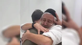 מרגש עד דמעות: כך קיבל האב החרדי את בנו החייל
