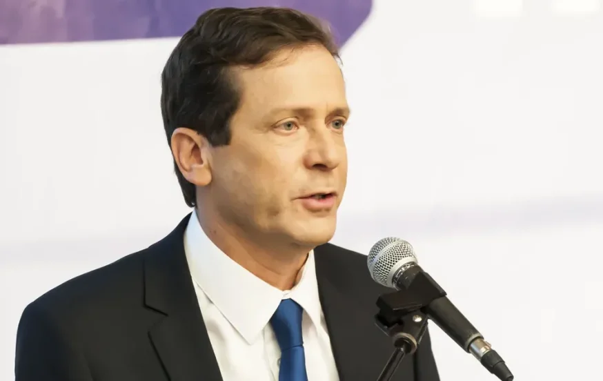 הנשיא הרצוג: "האויב רק מחכה שנראה סדקים בתוכנו" הנשיא הרצוג: "האויב רק מחכה שנראה סדקים בתוכנו"