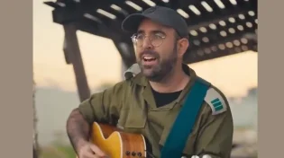 צפו: הלהיט של המלחמה בביצוע בארמית