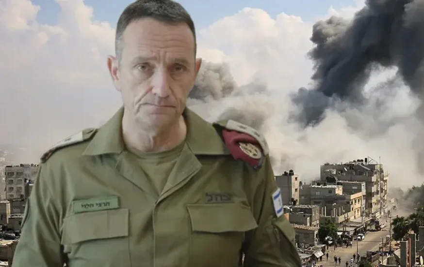בתמונה: הרמטכ"ל רב אלוף הרצי הלוי וברקע העיר עזה בתמונה: הרמטכ"ל רב אלוף הרצי הלוי וברקע העיר עזה