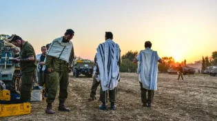 הנס המצמרר בעזה: הלוחמים ניצלו בזכות תפילת מנחה