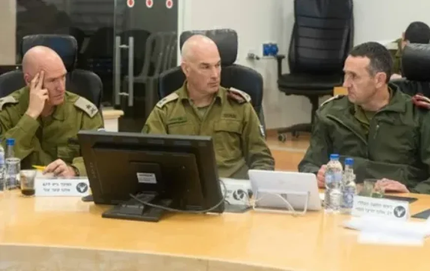 הרמטכ"ל הרצי הלוי יושב בהערכת מצב ביטחונית עם מפקדים נוספים בפיקוד צפון הרמטכ"ל הרצי הלוי יושב בהערכת מצב ביטחונית עם מפקדים נוספים בפיקוד צפון