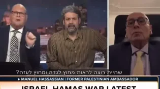 צפו: השדרן הבריטי לשגריר הפלסטיני: "עוף מהתוכנית שלי"