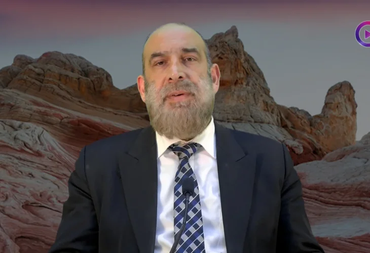 הרב עזרא שקלים | הלכות כיבוס תליה וקיפול בגדים ובדים