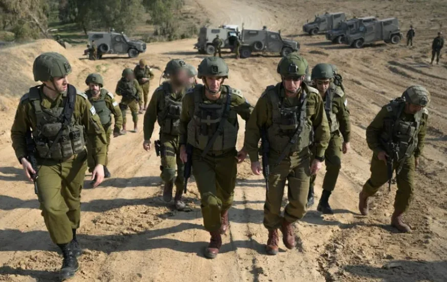 הרמטכ"ל עם מפקד אוגדת עזה במהלך הסיור (צילום: דובר צה"ל) הרמטכ"ל עם מפקד אוגדת עזה במהלך הסיור (צילום: דובר צה"ל)