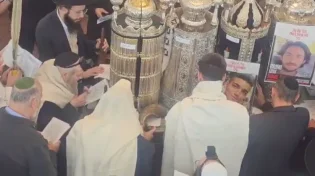 הרב דוד בצרי התכנס לתפילה משותפת עם משפחות החטופים