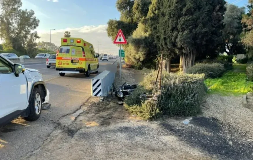 טרגדיה בכביש 4: רוכב אופנוע נהרג מפגיעת רכב 