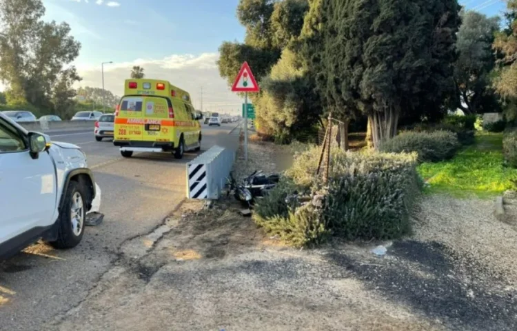 טרגדיה בכביש 4: רוכב אופנוע נהרג מפגיעת רכב 