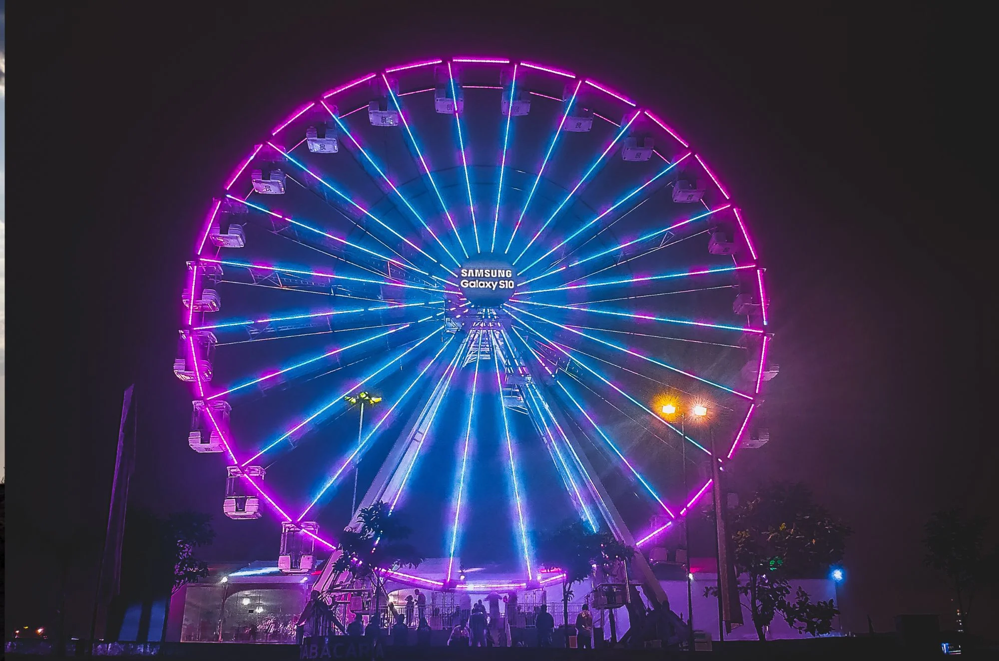 12 בני משפחה שיצאו לחופשה בלונדון - נתקעו על הגלגל הענק