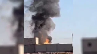 צפו: סדרת פיצוצים בתקיפת תחמושת בסוריה