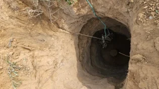 נוף מתעתע: פיצוץ המנהרות על רקע החוף בעזה