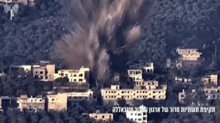 "יש לפעול להשגת פשרה": השליח האמריקני הגיע לביירות