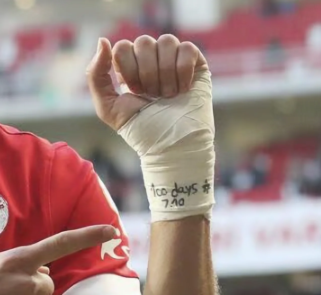 "החטוף ה-137": כדורגלן ישראלי הזדהה עם החטופים, ונעצר