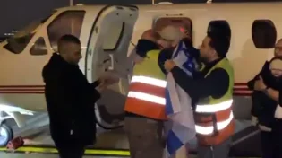 במטוס פרטי: שב הספורטאי שנעצר בעוון הזדהות עם החטופים