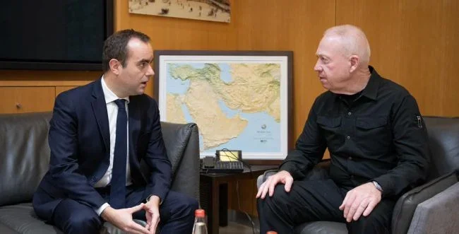 השר גלנט עם השר לקורני