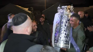 מרגש: הכנסת ספר תורה לפני הכניסה לעזה. "ניסים גדולים"