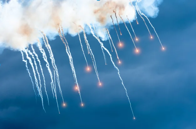 פצצות זרחן. אילוסטרציה. (קרדיט צילום: aappp, שאטרסטוק) פצצות זרחן. אילוסטרציה. (קרדיט צילום: aappp, שאטרסטוק)