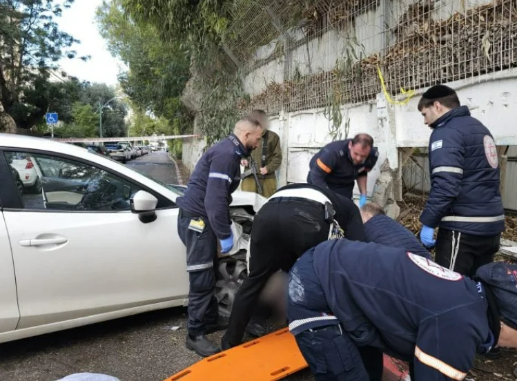כוחות הצלה בזירת הפיגוע בחיפה כוחות הצלה בזירת הפיגוע בחיפה
