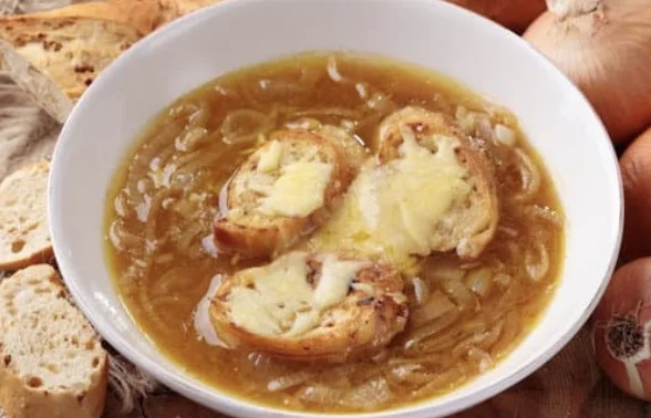 מרק בצל בדיוק כמו של הסבתות מרק בצל בדיוק כמו של הסבתות