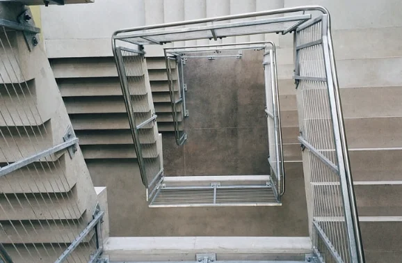 כך תנקו חדר מדרגות בצורה מקצועית 