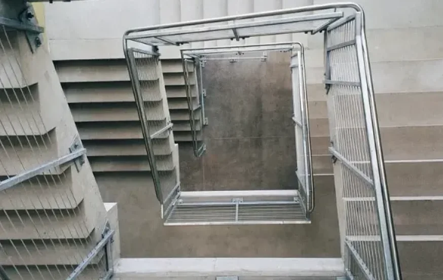 כך תנקו חדר מדרגות בצורה מקצועית כך תנקו חדר מדרגות בצורה מקצועית