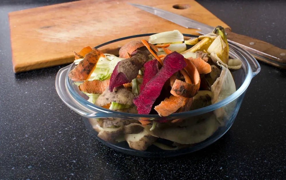 האם מותר לקלף ירקות בשבת?