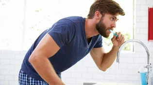 האם מותר לצחצח שיניים בשבת?