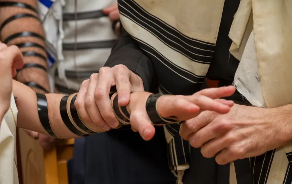 האם מותר להניח תפילין לפני גיל 13? האם מותר להניח תפילין לפני גיל 13?