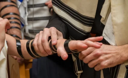 האם מותר להניח תפילין לפני גיל 13?