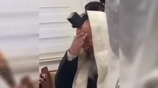 קורע לב: המקובל הרב בצרי בוכה על הנופלים 