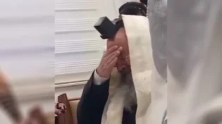 קורע לב: המקובל הרב בצרי בוכה על הנופלים 