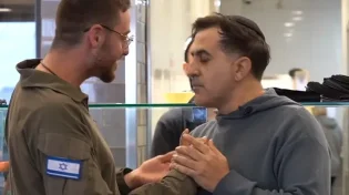 "אסור להם לשלם": הזמר שמפנק את החיילים