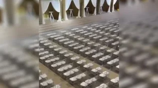 מדהים: בית חב״ד הפיק 10 חופות באולם אחד