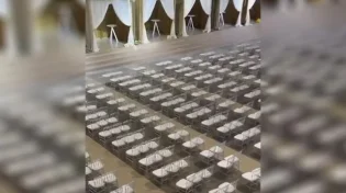 מדהים: בית חב״ד הפיק 10 חופות באולם אחד